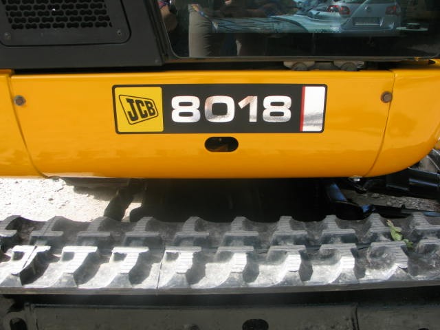 Okazja! Minikoparka JCB 801.8 z 2009 roku — zdjęcie 6