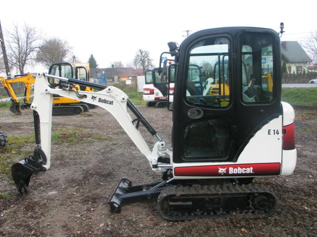 Bobcat E14 z 2011 roku — zdjęcie 1
