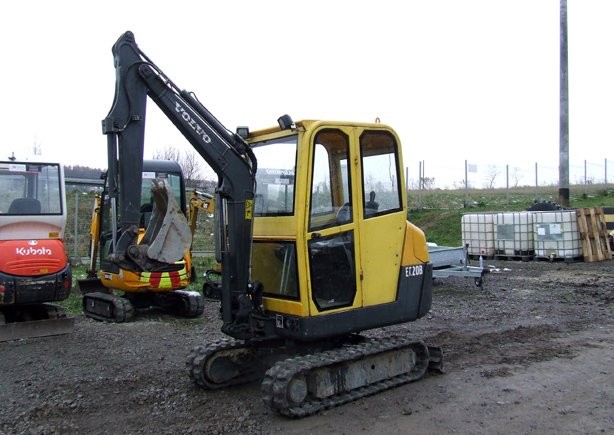 Minikoparka gąsienicowa Volvo EC20 z roku 2006' — zdjęcie 1