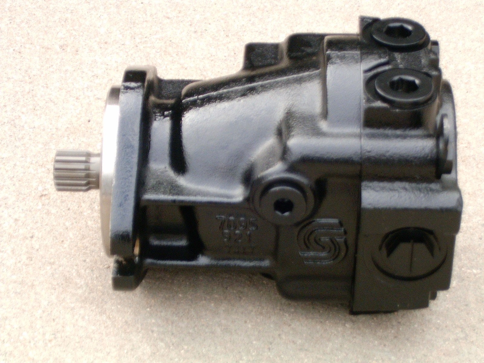 Silnik Sauer-Sundstrand SMV3066-B1A 33950-MS 424 — zdjęcie 2