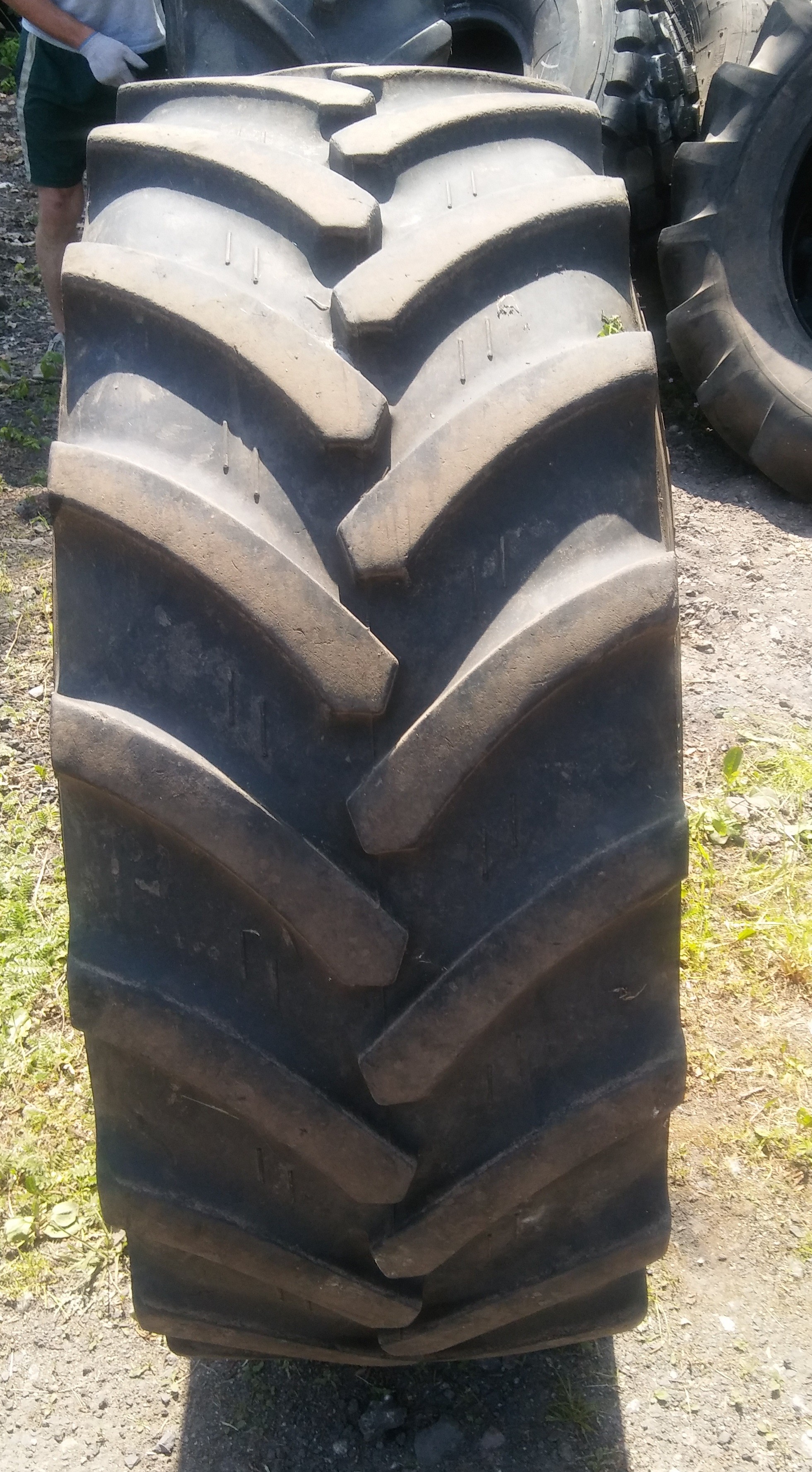 (G1256) Opona 440/65 R28  — zdjęcie 1
