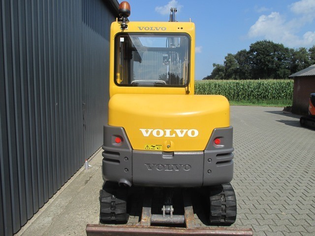 Top koparka Volvo EC25 — zdjęcie 3