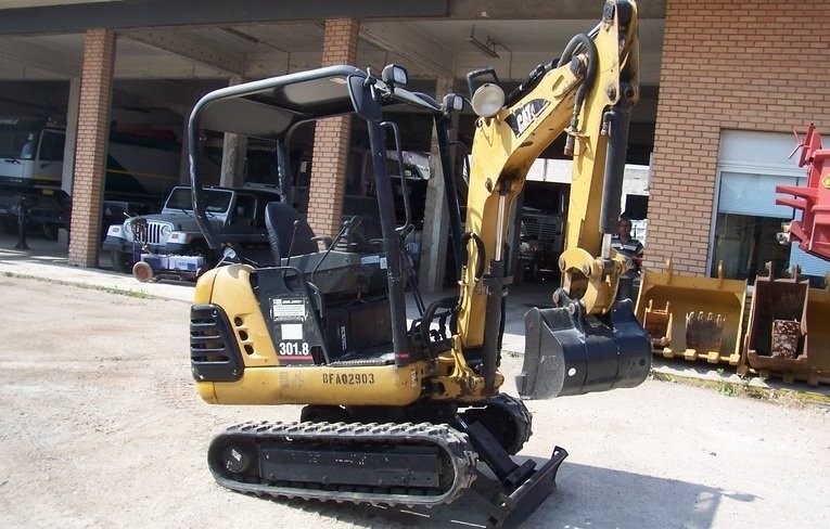 Caterpillar 301.8C Minikoparka — zdjęcie 4