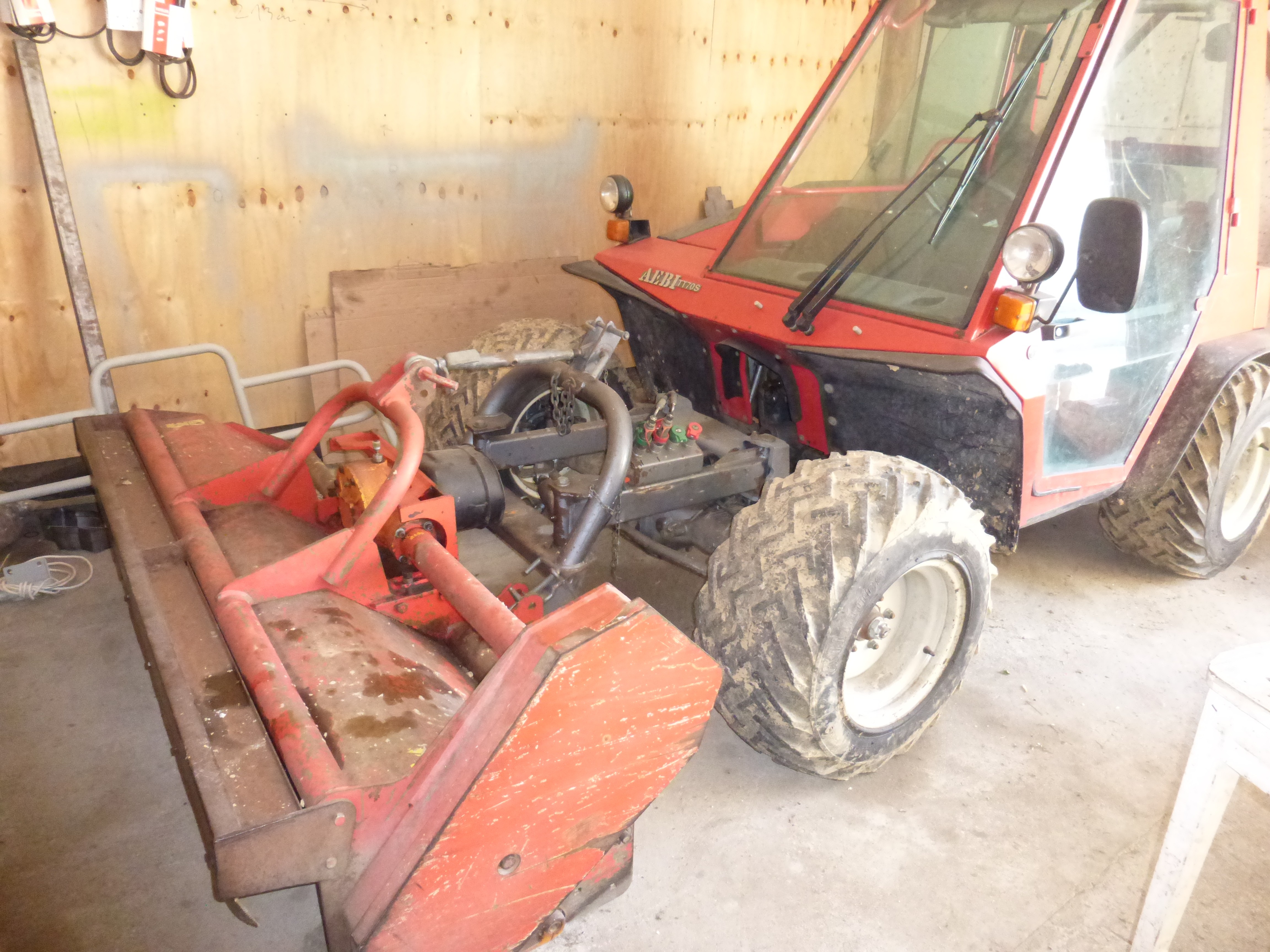 AEBI TT70S Specjalistyczny ciągnik górski + kosiarka AEBI Grass Rake — zdjęcie 1