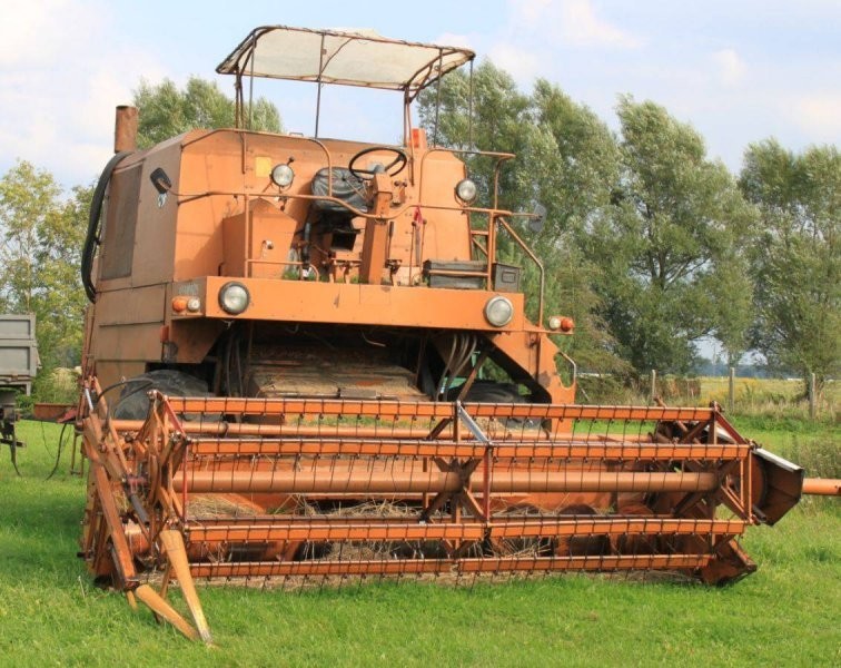 Kombajn zbożowy BIZON z sieczkarnią garażowany — zdjęcie 5
