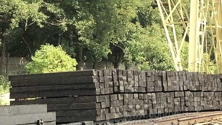  Ukraina. Produkcja tartaczna. Podklady kolejowe 190 zl/m3, nasycone 