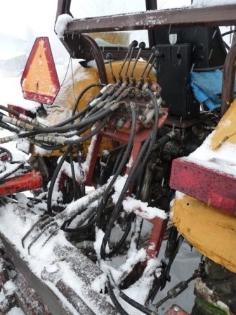 Sprzedam C 360 z pługiem do śniegu i koparką — zdjęcie 5