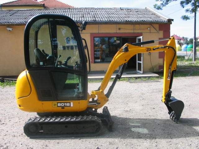 Okazja! Minikoparka JCB 801.8 z 2009 roku — zdjęcie 5