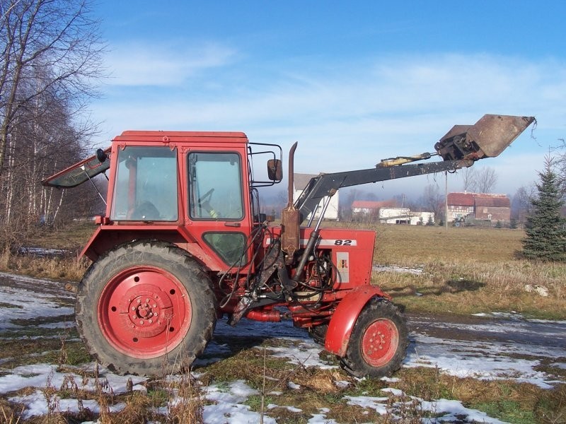 MTZ-82 Z ŁADOWACZEM CZOŁOWYM — zdjęcie 1