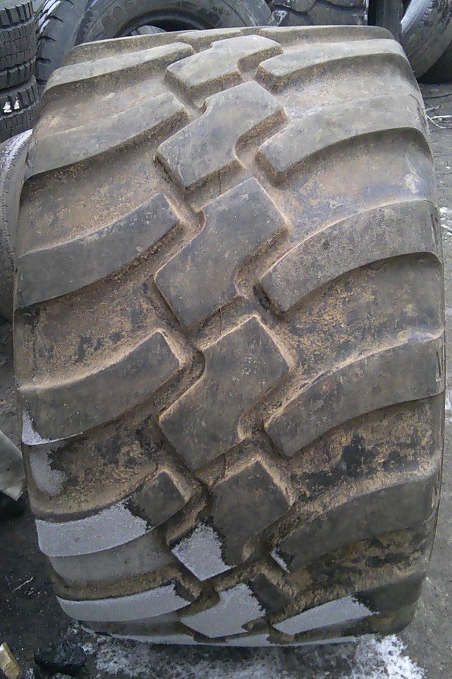 (G932) Opona 710/50 R26.5BKT Flotation FL630