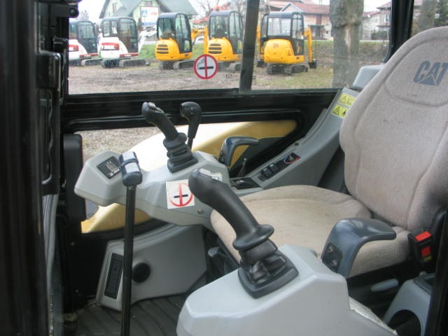 koparkikrakow.pl - CAT 3025C z 2006 roku — zdjęcie 7