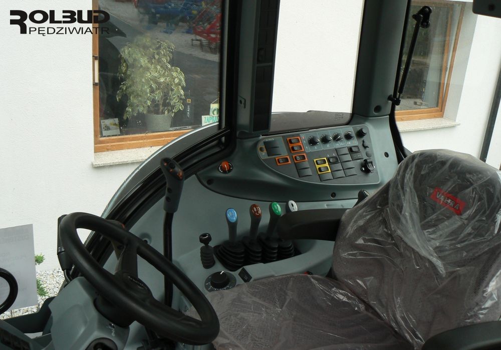 Ciągnik rolniczy Valtra T133 HiTech - maszyna demonstracyjna 2015 — zdjęcie 1