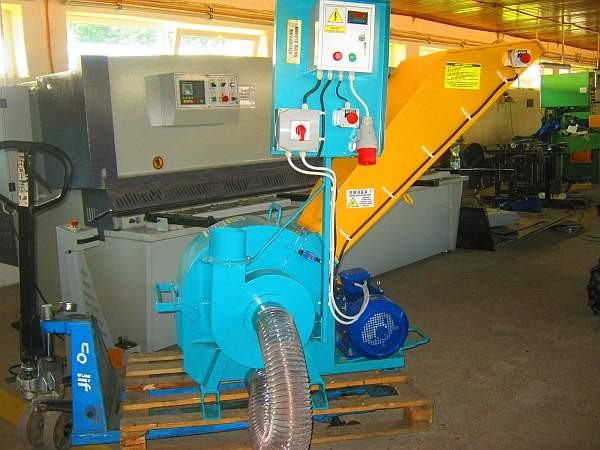 MŁYN BIJAKOWY 11 kW, 300-800 kg/h, z własnym odciągiem — zdjęcie 4