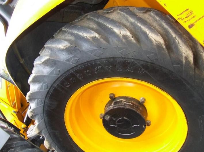Używana opona przemysłowa 16.9x28 Denison — zdjęcie 2