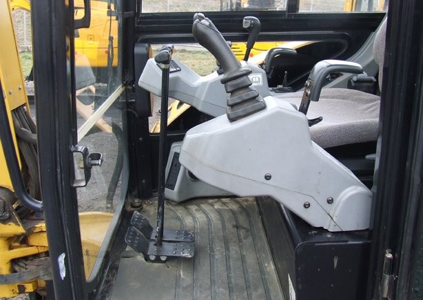 CAT 3025C rok 2008 — zdjęcie 3
