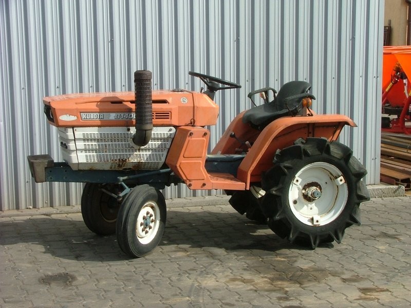 Mini traktorek Kubota B1400, 4x2, 14KM — zdjęcie 2