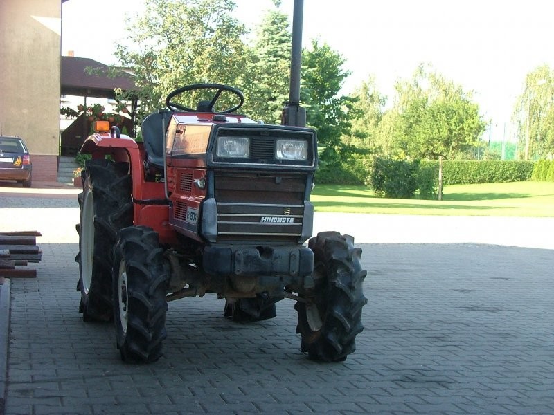 Mini traktorek Hinomoto E1804, 18KM, 4x4 — zdjęcie 3