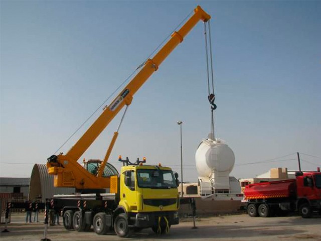 Dźwig mobilny HIDROKON HK 90 22 T2 - 30 ton — zdjęcie 1