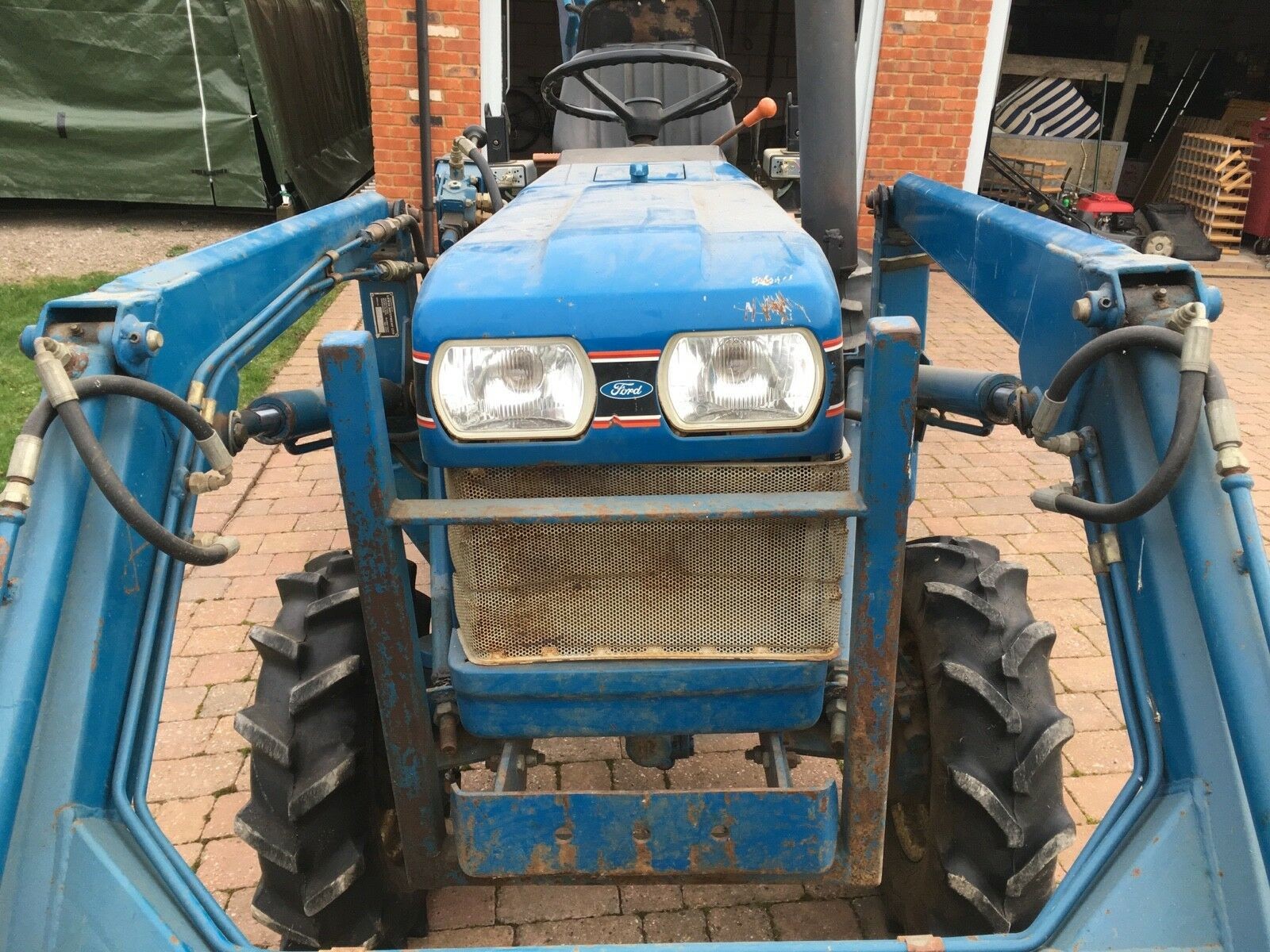 Ciągnik Ford I220F + akcesoria — zdjęcie 1
