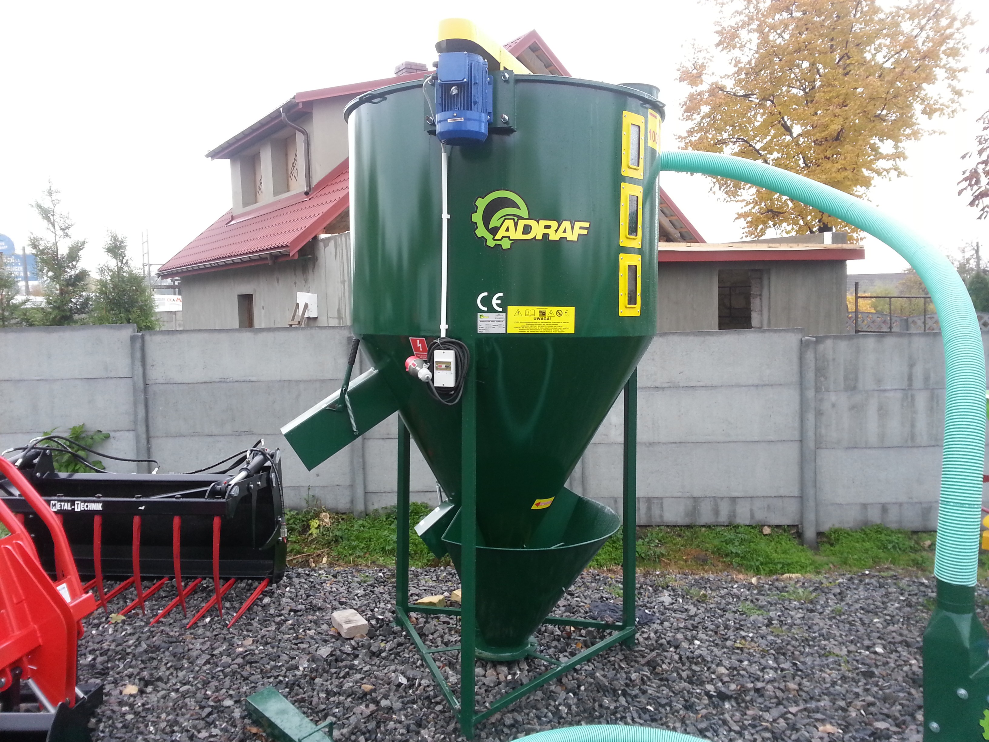 Mieszalniki Pasz sypkich ADRAF 1000kg NOWY — zdjęcie 1