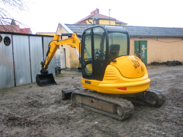JCB 8065 RTS z 2010 roku — zdjęcie 4