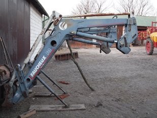 Sprzedam ciągnik John Deere 3300 — zdjęcie 5