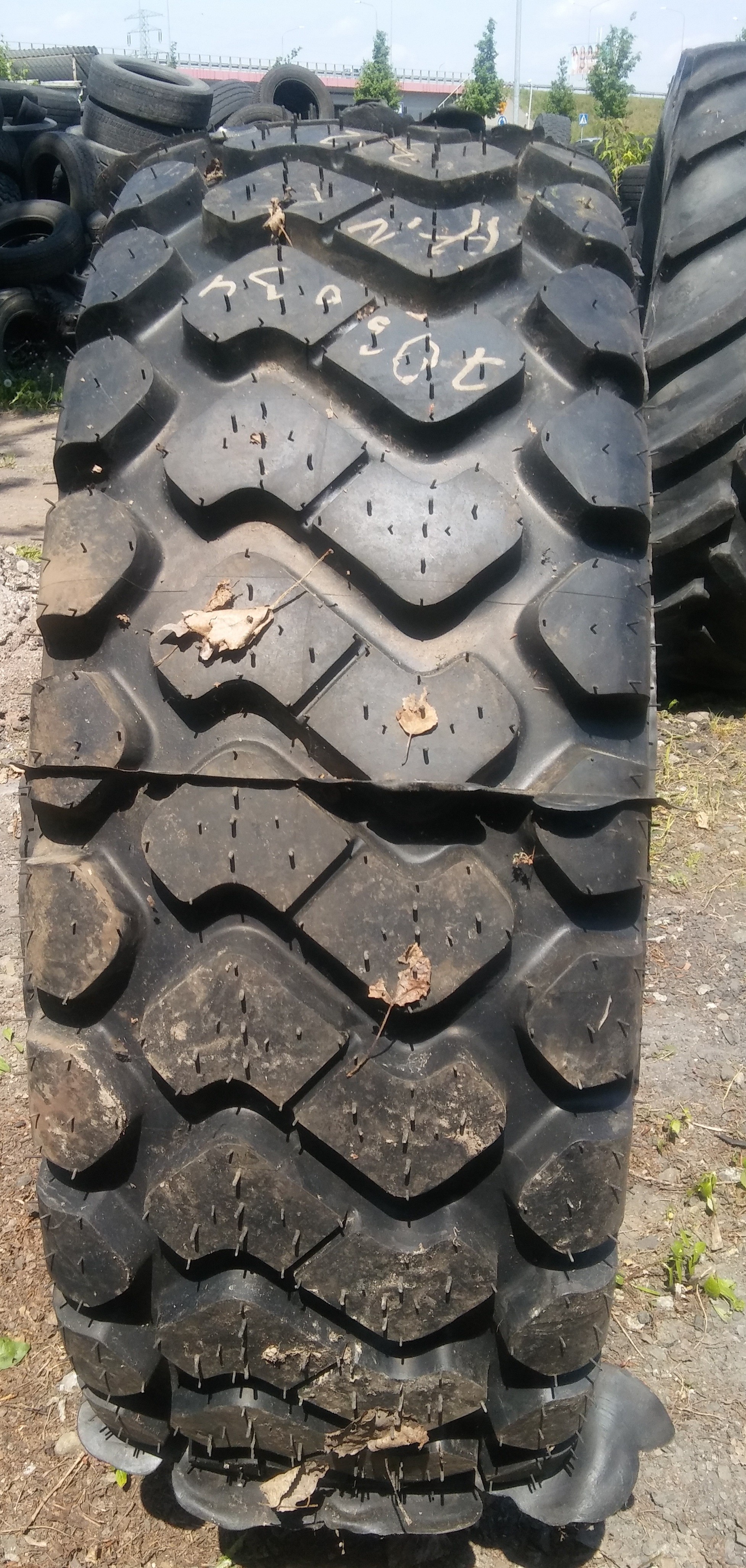 (G1257) Opona  20.5 R25    