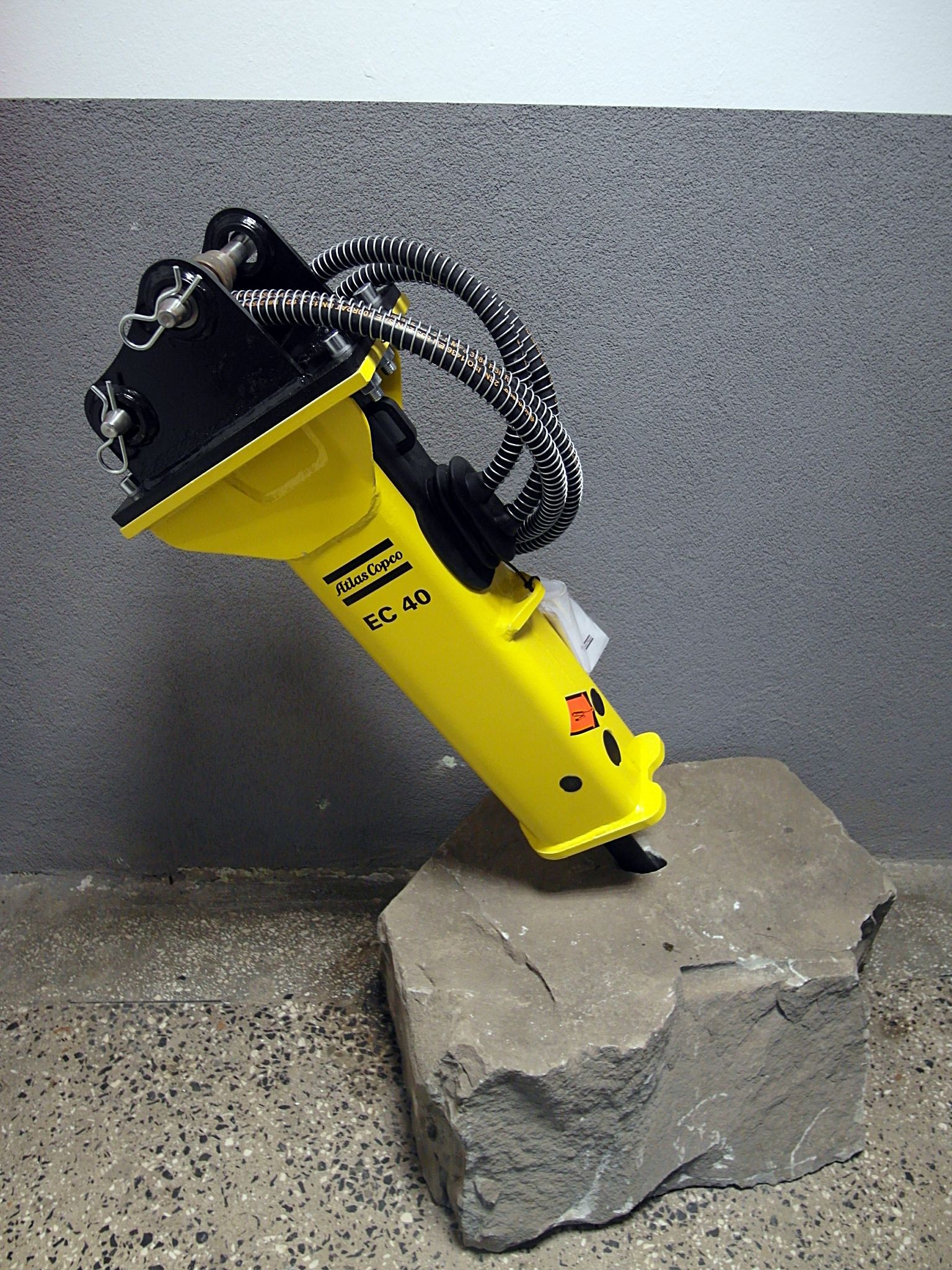 Młot hydrauliczny 100 kg Atlas Copco EC 40T do minikoparki — zdjęcie 7
