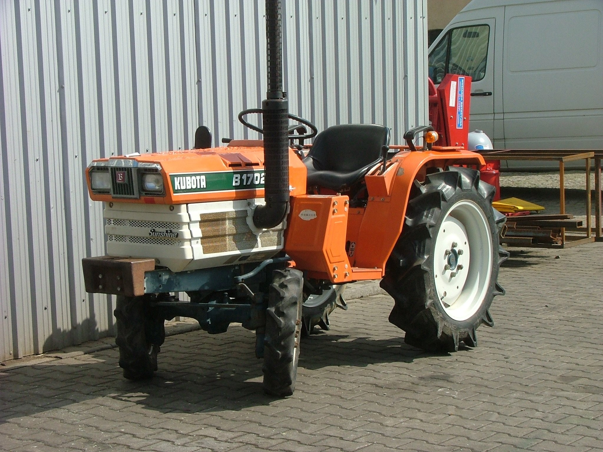 Mini traktorek Kubota B1702-M, 4x4, 17KM — zdjęcie 3