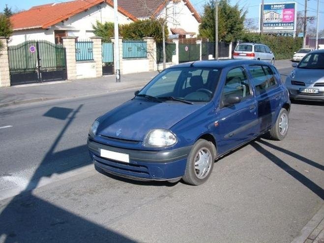 Schöne Renault Clio 1.9 D 5P — zdjęcie 1
