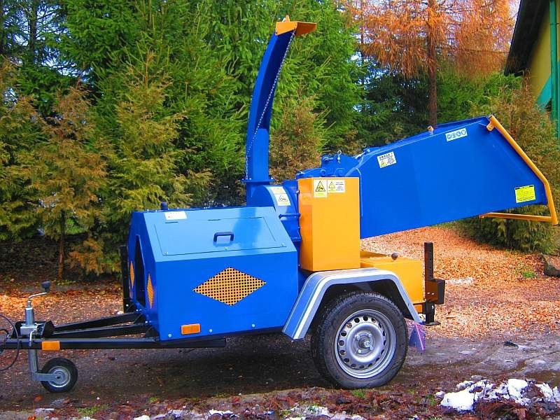Rębak spalinowy, tarczowy do gałęzi 25 kM na przyczepie RTH-25K KORNIK — zdjęcie 1