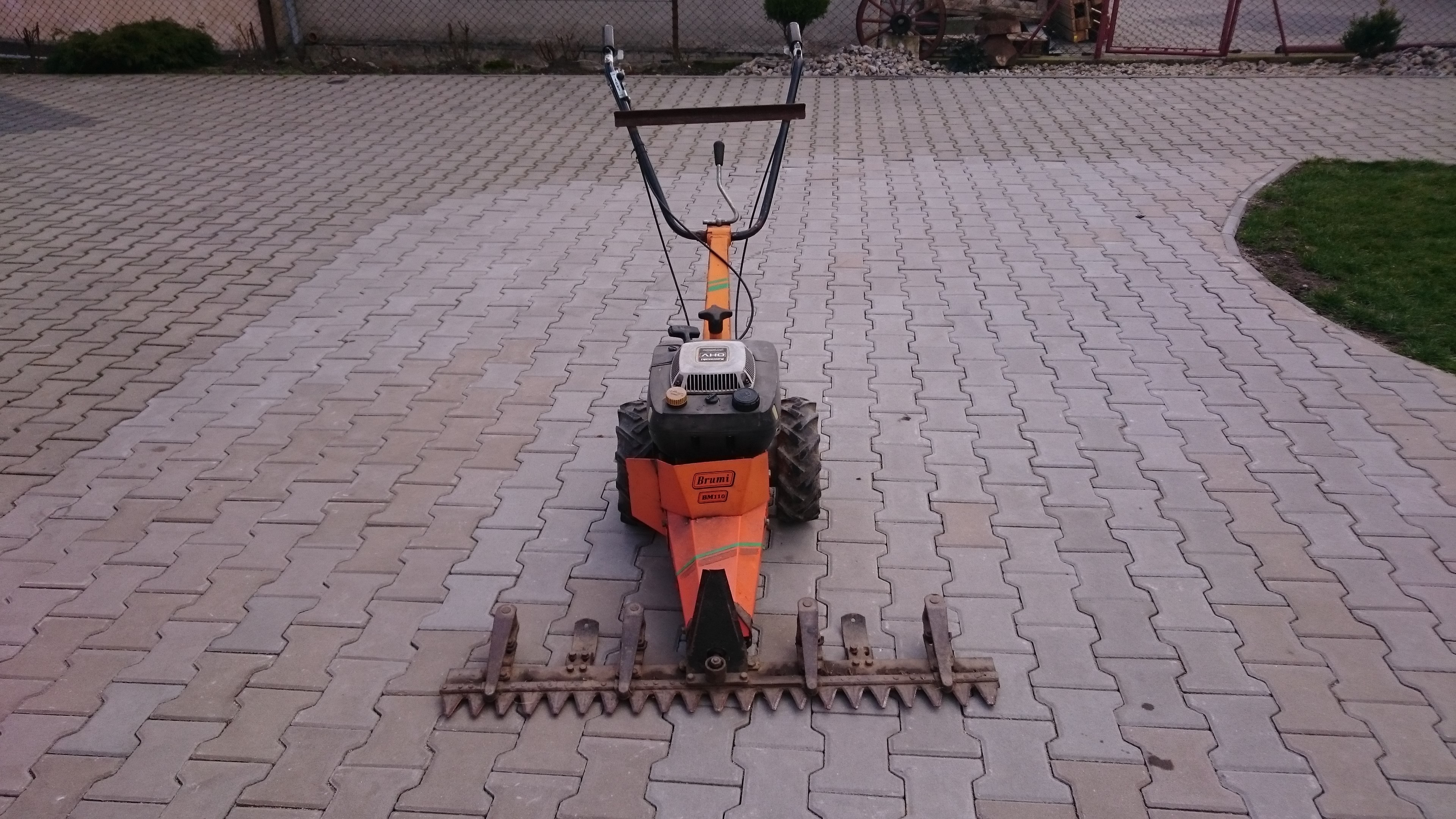 Kosiarka listwowa Kawasaki — zdjęcie 2