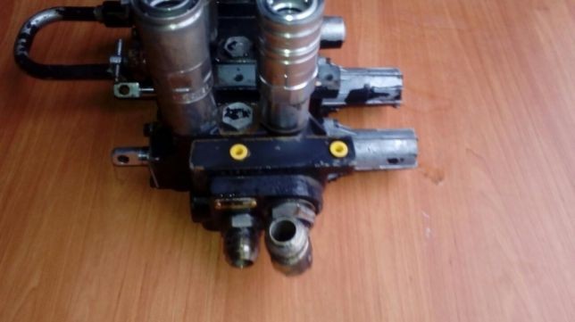 Rozdzielacz hydrauliczny Massey Ferguson 6120,6130,6140,6150,6160,6170 — zdjęcie 2