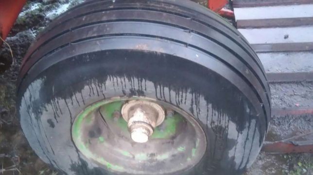 Opona lub kompletne koła 13.0/75 r 18 — zdjęcie 1
